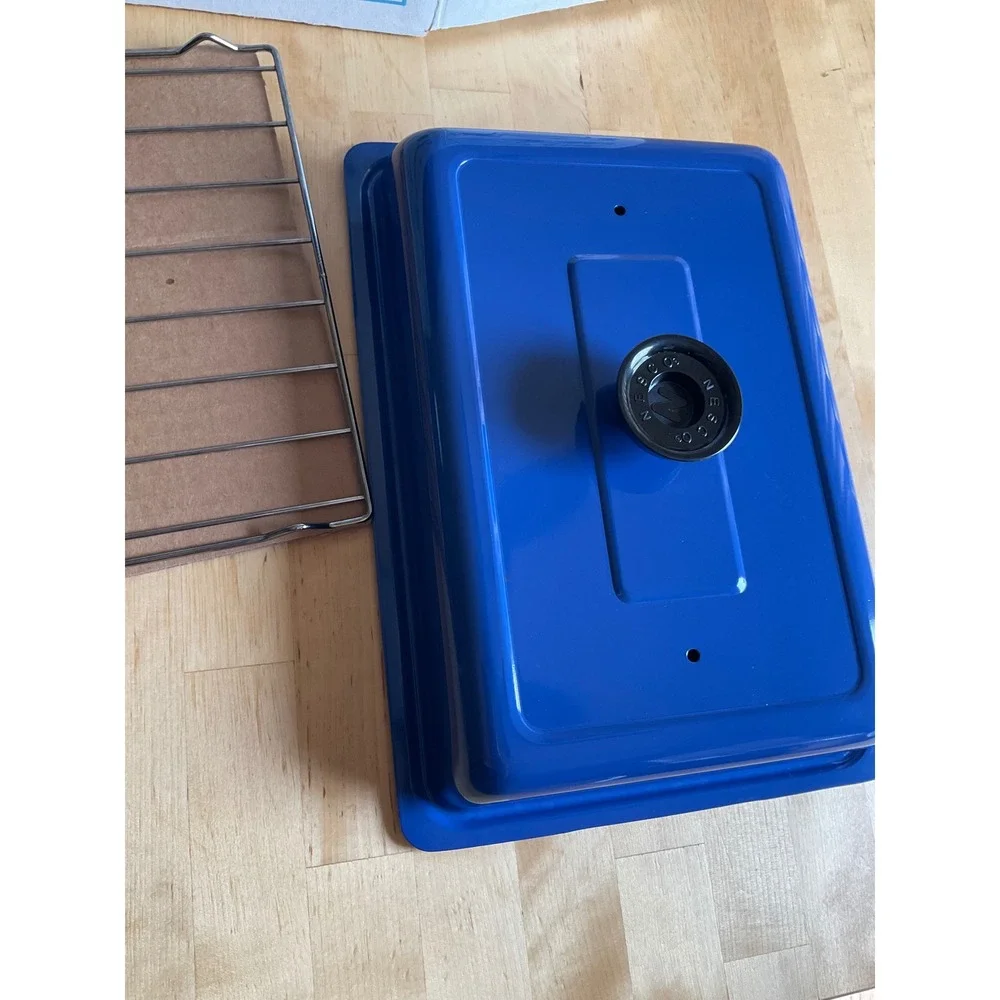 Nesco 4 Qt Roaster Oven Blue Porcelain Enamel 4804-12 Countertop Cooker with Box